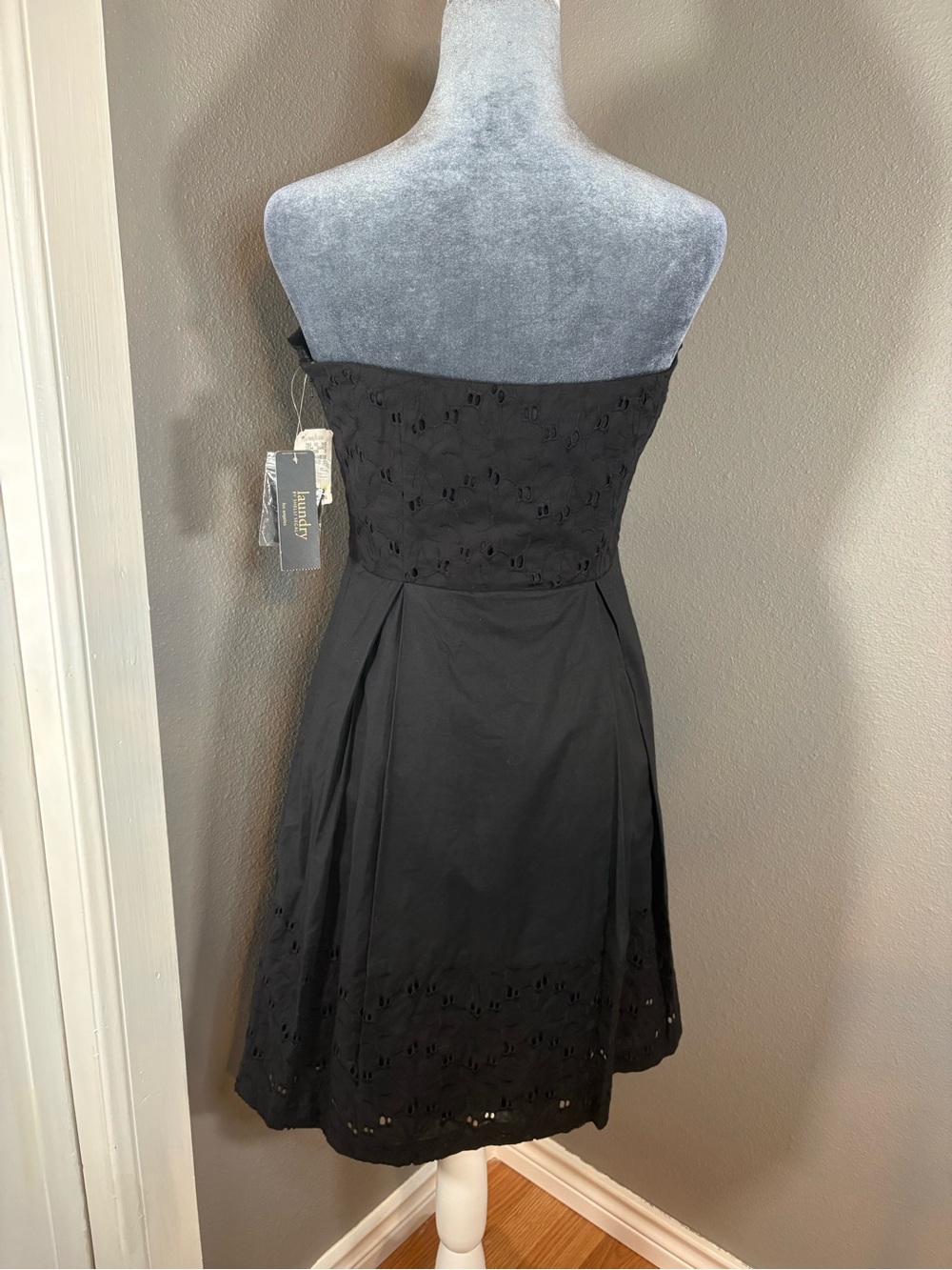 NWT Laundry Strapless Black Eyelet Dress Size 6 - Picture 2 of 11